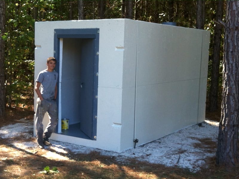 Painted shelter (inside and out) with anti-slip coating on floor